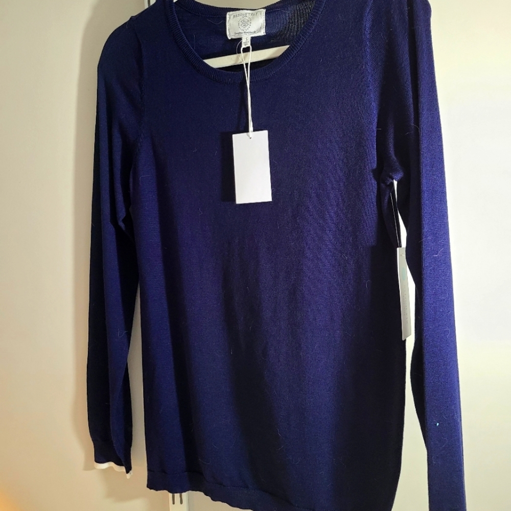 Absolutely navy, lightweight sweater